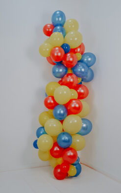 Columna de globos variados