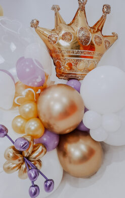Corona y ramos globos