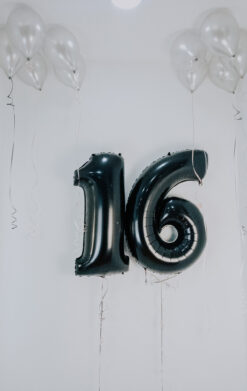 Felices 16 Negro