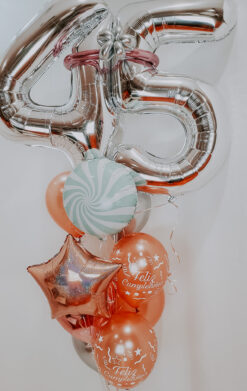 Felicitación 45 globos