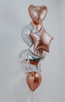 Torre de globos y corazones