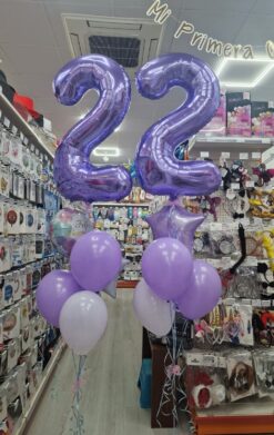 Ramo de globos con números lila